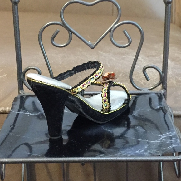 Collectible Miniature Shoe by FETE - Picture 3 of 5